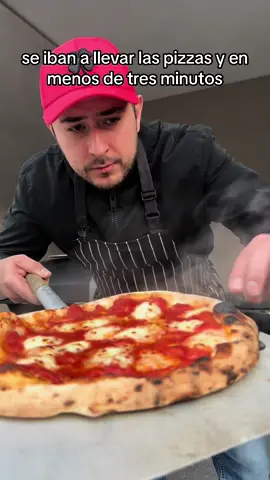 Regalando sonrisas! 🍕🙏🏻  #garagepizzaclub #pizza #fyp #blessed #agradecer #amor #viral #paratii #fypシ #fypシ゚viral #regalandosonrisas #vida #pizzalover #pizzatime 