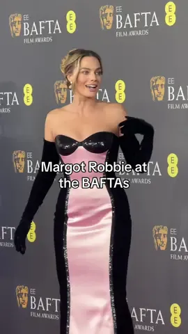 #MargotRobbie is joined by husband Tom Ackerley at the 2024 #BAFTAs 🩷 #Barbie 