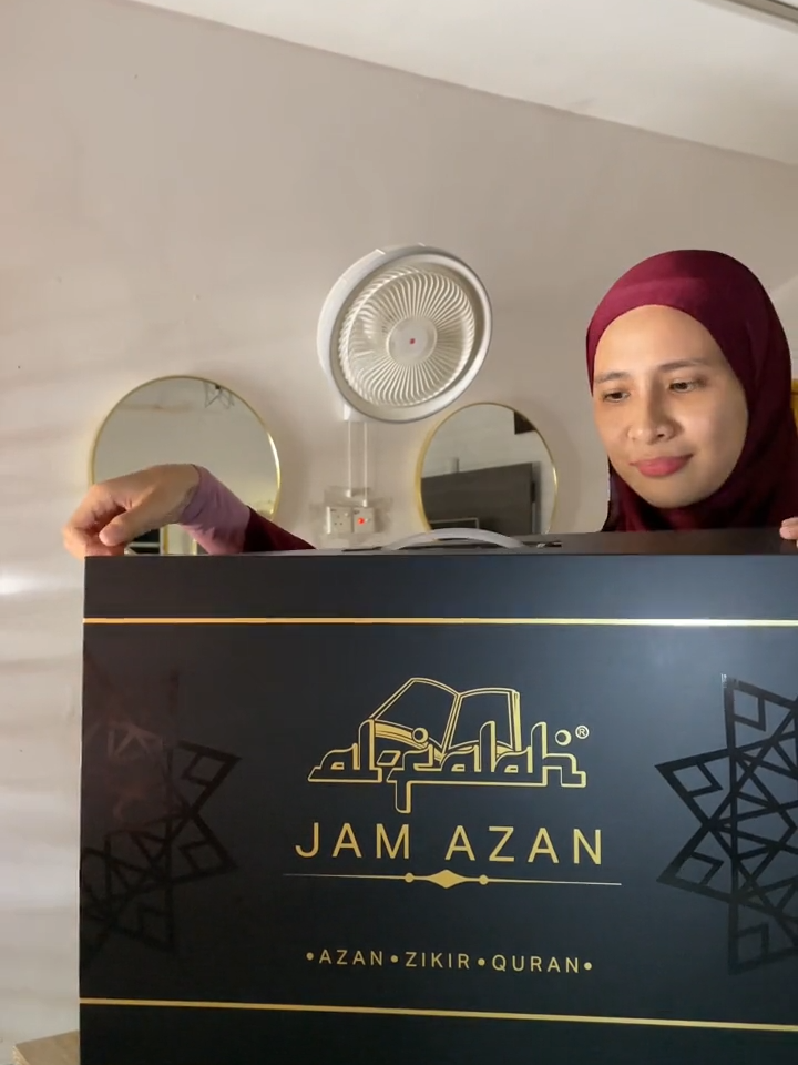 Dah lama teringin nak letak Jam Azan Al Falah ni kat rumah,  sebab design dia lawa sangat dan senang nak match dengan tema rumah. #jamazan #jamazandigital #jamazanrumah #muslimdecorations #jamazanmalaysia