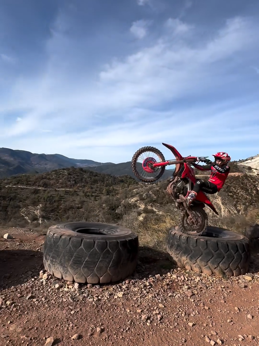 His control is unmatched 🔥 (IG🎥: @tonibou) #Unreel #Trials #Enduro #Biketok #Offroad