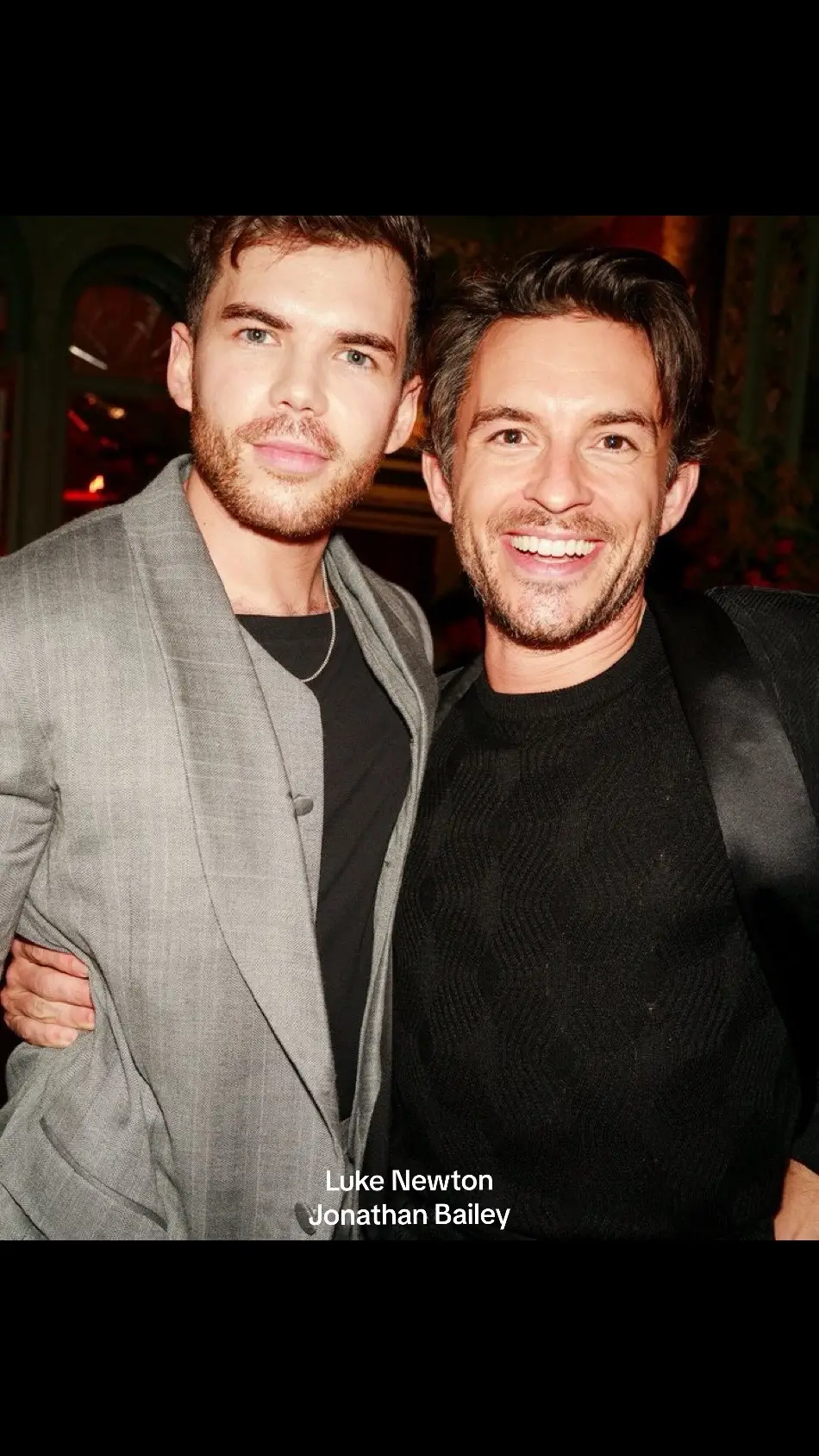 Bridgerton's #LukeNewton and #JonathanBailey at #BritishVogue’s Fashion and Film Party✨ . . #BRIDGERTON #colinbridgerton #anthonybridgerton #bridgertonseason3 #baftas 