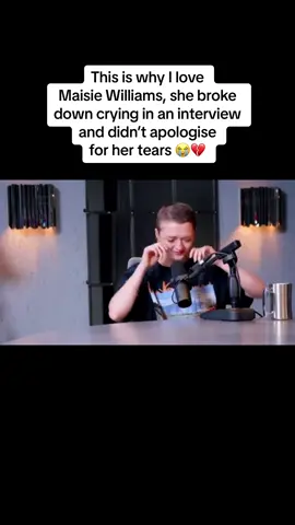That hug would’ve BROKE ME 😭😭 Maisie Williams must be protected at all costs #fyp #foryou #diaryofaceo #doac #stevenbartlett #podcast #podcastclip #interview #maisiewilliams #emotional #sad #crying #cry #aw #trendingsound #trending #gameofthrones #story #loveislandallstars #LoveIsland #baftas #oscars #childhood 