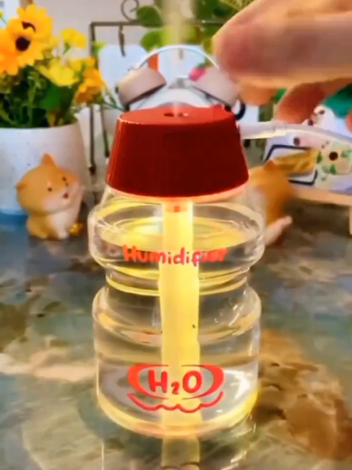 Disfruta del Humidificador De Aire Modelo Botella con luz LED cálida para un efecto decorativo. Esta opción ofrece una salida segura de vapor, ya sea continua o intermitente. Su diseño en forma de botella garantiza una estabilidad con un toque moderno y único. 💧👃🏻✨ Visita www.elmejorprecio.pe y descubre este innovador Humidificador hoy ! 🚀🛒 #humidificador #dormitorio #escritorio #hogar #elmejorprecio #delivery   #limaperu🇵🇪 #envios #enviosatodoelperu     #loveoyloquiero   #ValentinesDay   #diadesanvalentin   #mifotofavorita    #14defebrero  #gadget   #minimalist  #fyp   #fypシ  #cajamarca   #carnaval   #carnavales2024