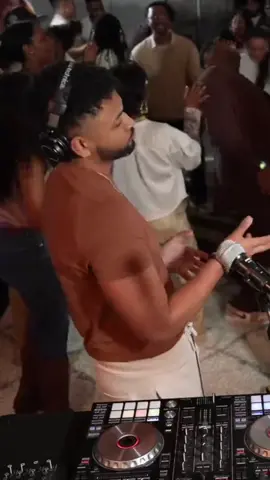 The Missy & Beyonce Effect - Live from The Apartment Party 💃🏽 Huge Shoutout to @directorfinesse for the phenomenal production and directing for the entire live event. Made us feel like we were on TV! 🙌🏾 And Shoutout to @aprtmentlife for the inspiration behind this event!  Watch the Full Live Set on my YouTube page. (YouTube.com/@itsdavidthedj) Disclaimer: All the songs used in the video belong to their respective owners and this page does not claim any right over them.  More clips coming soon! #nycdjs #weddingdj #nycweddingdj #njweddingdj #livedjset #liveset