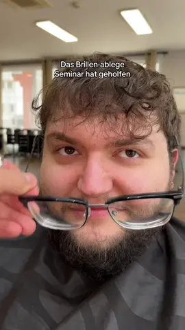 Seiten auf Flammenwerfer 🔥🧯 #barber #friseur #taper #taperfade #curlyhair #locken #curls #texture #bart #beard #shave #outline #trim #unterhalteuns #viral #fyp 