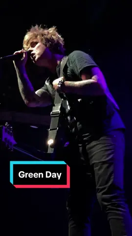 Green Day - Boulevard of Broken Dreams #greenday #boulevardofbrokendreams #greendaytok #iwalkalone #concert 