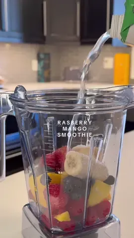 This rasberry mango strawberry smoothie was so good. Definitely one of my favorite smoothies. 1/2 cup raspberies, 1/2 cup mango, 1/2 cup strawberries, a handful of blueberries, 1/2 banana, coconut water #smoothie #smoothierecipe #smoothieasmr #easysmoothie #easysmoothierecipe #raspberrysmoothie #asmr #recipeasmr 