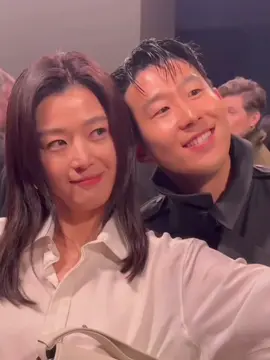 Son Heung-Min and Jun JiHyun had a memorable reunion at a Burberry event in London, both being brand ambassadors.  #손흥민 #Sonheungmin #SON7 #Sonny #son #heungminson #ซนฮึงมิน #ซนนี่ #tottenhamhotspur #spurs #coys #Football #korea #footballkorea #koreafootball #JunJiHyun #전지현 #fyp #fypシ゚viral 
