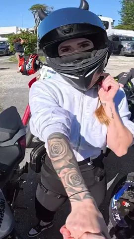 Was passiert hier schon wieder? #davidbost #motorrad #gehtsteil 
