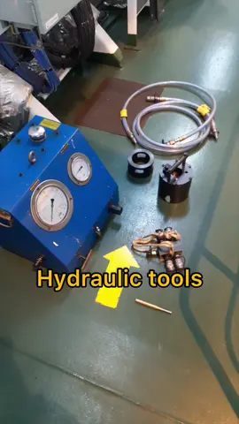 Hydraulic jacks for hydraulic nuts #marineengineer #seaman #lifeatsea #marinoph #seamantiktok #makinista #marino #LearnOnTikTok 