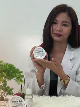 may Ubot sipon ba si baby mo? ito ang Kamay ni Nanay vapor rub. nakatutulong ito para gumainhawa at lumuwag ang halak dulot ng plema.. disclaimer ito ay hindi gamot at hindi maaring ipanggamot sa anumang uri nang sakit.. #kamayninanayvaporub #kamayninanay #vaporrub #kamayninanaybabycalmingoil #kamayninanayvaporub #kids #fyp 