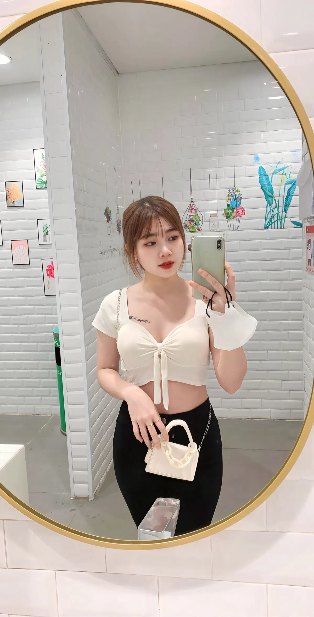 Nơi có nhà thì không có công việc, nơi có công việc thì không có nhà, nơi bận rộn kiếm tiền thì không có tình yêu, nơi có tình yêu thì lại không có tiền. Cuộc sống không phải là vì tiền, nhưng cuộc sống bạn mong muốn đâu đâu cũng là tiền... #🙈🖤 #84travinh #xuhuong #fyp 
