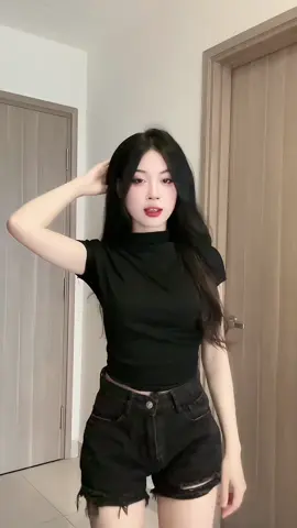 Nhắm mắt lại hôn vào tai… #CapCut #xuhuong #quanghungmasterd #thuytrieu #trang23_10 