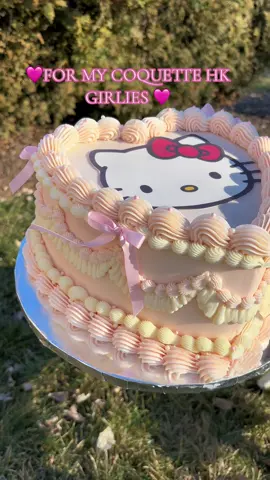 In our ✨coquette✨ era #fyp #coquette #coquetteaesthetic #vintagecake #hk #hellokitty #hellokittycake #Foodie #foodtiktok 