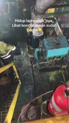 Pelan2 aja capt😭 #pelautindonesia🇲🇨🇲🇨 #pelautindonesia #fypシ #tugboat #pelauttiktok #mekaniktiktok 