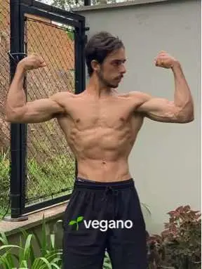 🥩 vs 🌱 #muscle #gym #vegan #motivation #beforeandafter 