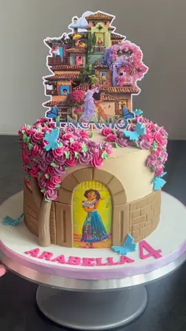 🌺🦋  #cake #cakedecorating #encanto #disney #buttercream #piping #birthdaycake #caketok #cakedecorating #fyp #foryoupage #surrey 