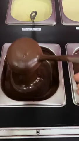 O segredo está na Calda de chocolate e Acompanhamentos perfeitos. Quem mais é Fã? 🤤🍫🍨😋 #AcaibomdeMais #omelhordomundo #saboresdeliciosos #Sorvete #OmelhordaCidadedeCapivari #vemnosvisitar❤️❤️❤️ 