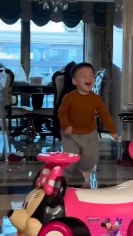 Oh no baby fell on the floor #baby #fall #funnybaby #cutebaby #baby #fypシ #viral #trending #tiktokbaby 