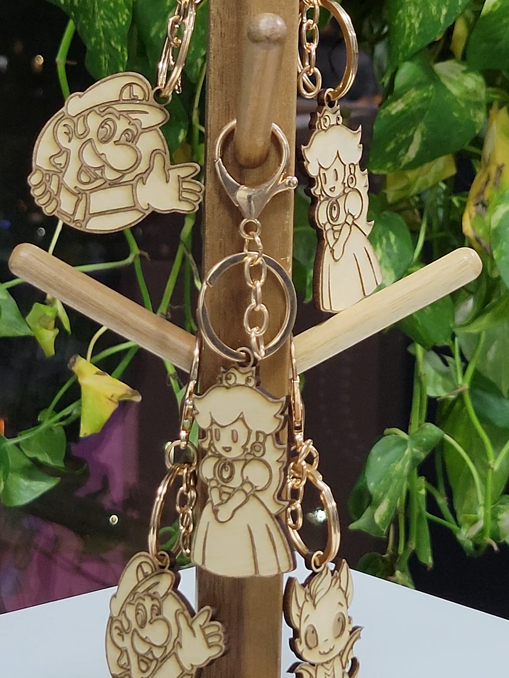 #DIY some #cute #keychain for your #SmallBusiness or as a #giftforfamily using our new enclosed #laserengraver-#crealityfalcon2pro 22W! #crealityfalcon #keychainbusiness #keychainchallenge #keychainDIY #woodencrafts #sidehustle #diyproject #laserengraving #lasercutting #laserengravingmachine #lasercuttingmachine