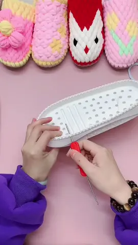 Crochet routine for new soles #tiktokmademedoit #crochetersofttiktok #crochetforbeginners #makingprogress #crochettutorials #promoook #slippers #promdiysory #foryoupage #foryou #fypシ 