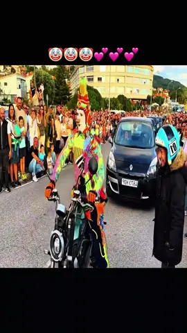 Karcocha vs biker #karcocha #karcocha_fans #karcochastreetart #festival #biker #street #fyp 