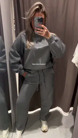 New sparkle tracksuit ✨ what do you think? #fy #fyp #foryou #zara #zarahaul #zaranewin #zaratryon #zaratracksuit #fashion #haul #tracksuit #glitter #inspo #tryonhaul 