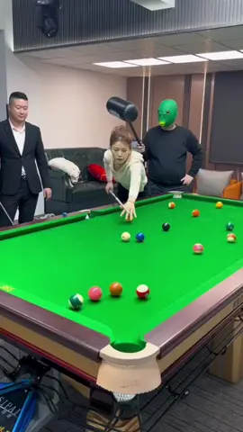 #billiards #8ballpool #trickshot #freestyle #fypage #billiardschallenge #billiardsgirls 