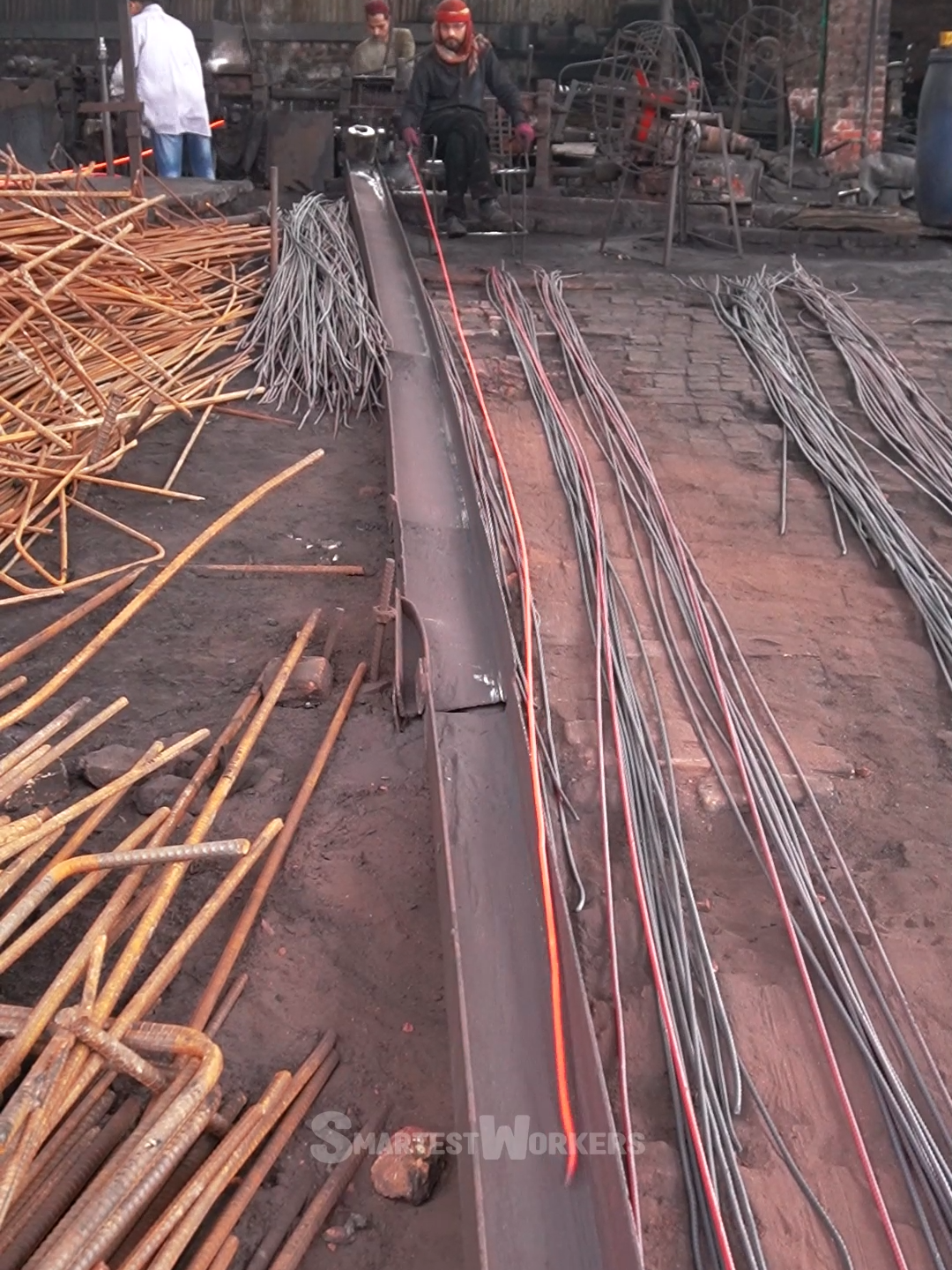 Discover How Iron Rods Are Made 🛠️ . . #ironbar  #smartestworkers #steelbar #factoryworker