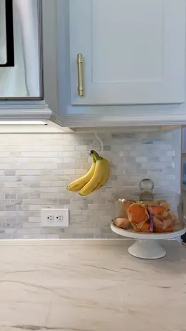 Banana hook! Link in bio. Kitchen hacks #amazonfinds 
