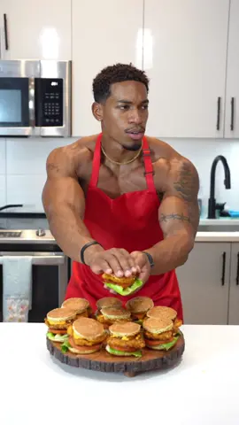 Honey Chicken & Bacon GameDay Sliders 🍔 #gameday #weekend #musclechef #football