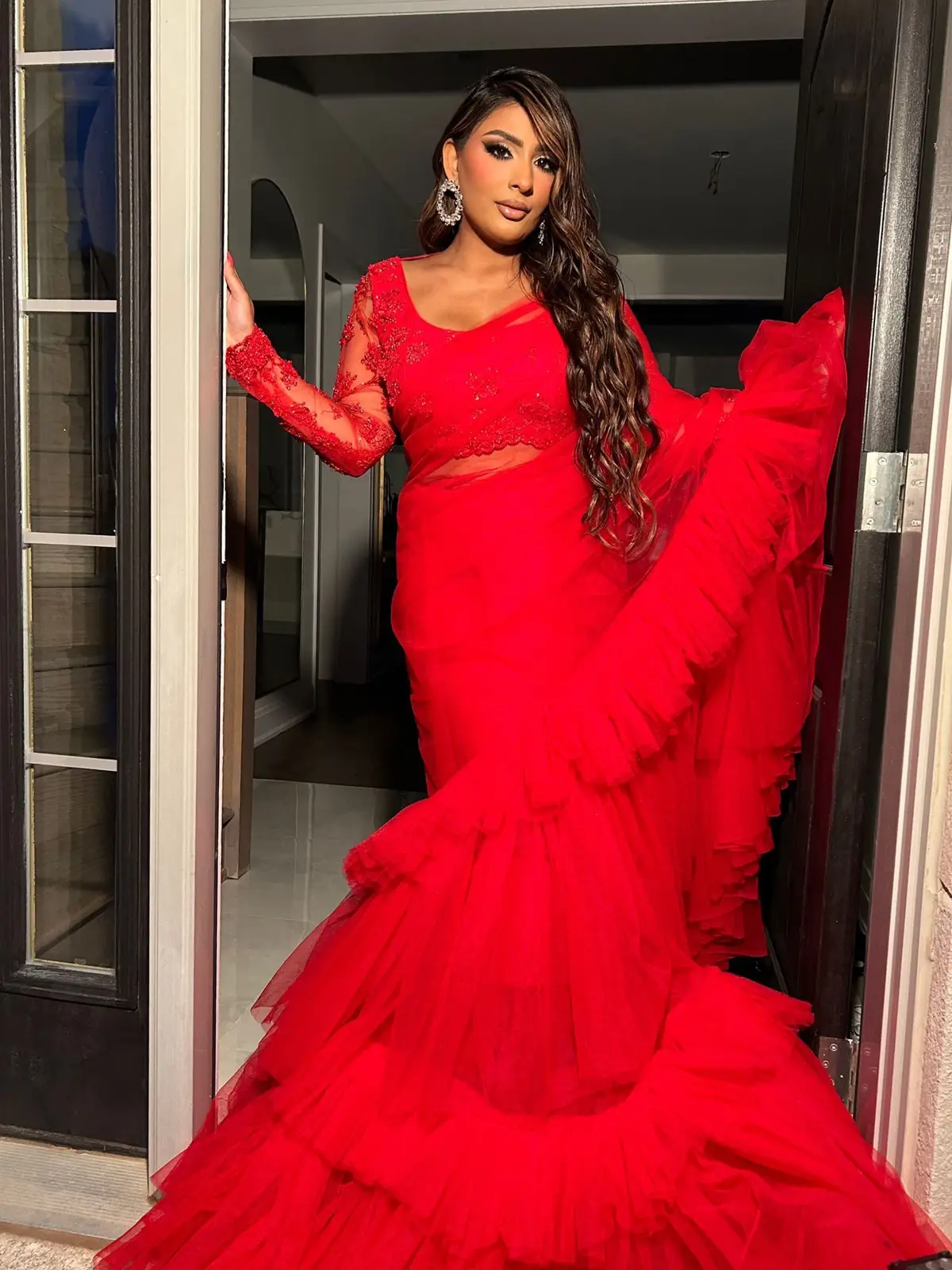 Absolutely loved this whole look!  Hair: @soniahair_1  Mua: @Yasmine  Outfit: @Manikjassal  #outfit #foryou #photos #saree #sari #manijassal #designer #red #redoutfit #browngirl #indian #foryoupage #punjabi #indianoutfit #sarees 