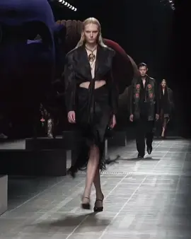 Alex Consani for Etro f/w 24 | #catwalk #etro #alexconsani 