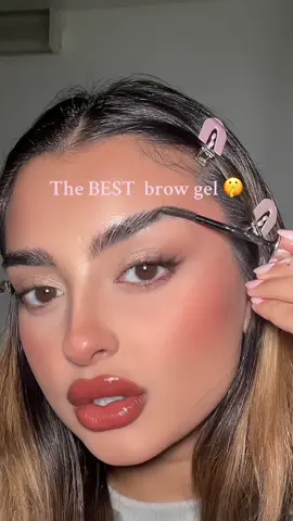The BEST brow gel! The one product i would keep repurchasing ✨👌🏽@Benefit Cosmetics UK #brows #browgel #benefit #grwm 