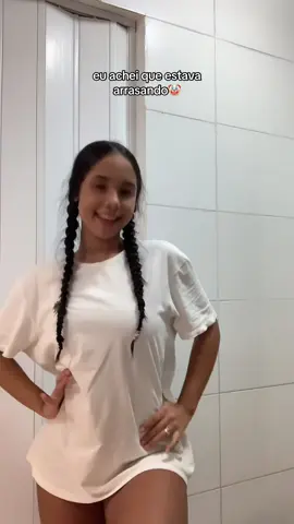 eu real achei q estava arrasando até ver a parte de trás da minha blusa cagad@ de lama KKKKK #foryou #multidigital 
