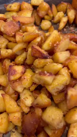 Best potatoes on the internet. Recipe up now! Search “crunchy garlic potatoes” #potatoes #viralrecipe #potatotiktok #potatorecipe #sidedish #recipeideas 