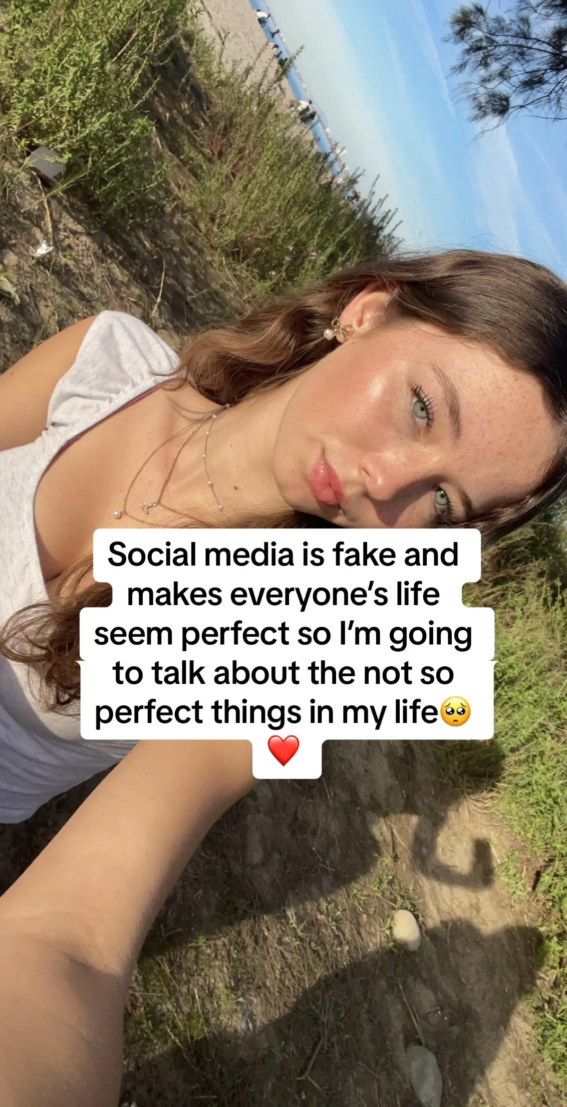 Thoight i would hop on this trend and spread awarness that social media is fake
