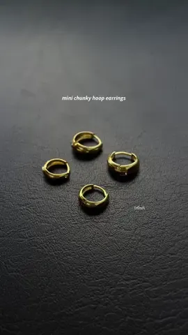 you can never go wrong with gold hoop earrings ⭐️ #gold #earrings #hoopearrings 