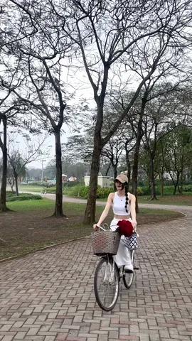 Đạp xe quanh công viên Yên Sở 🚲🧺