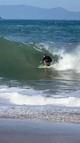 Skurfing chaotic waves in paradise 🇧🇷