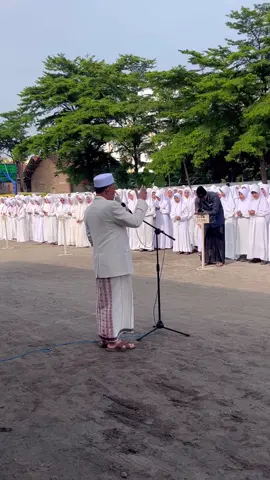 Sholawat Burdah Menggema di Tengah Upacara Pembukaan Ujian Akhir Darul Ulum Kamis, 13 Sya'ban 1445 H/ 22 Februari 2024 M. #darululumjombang #darululumofficial #jombang 