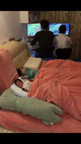 Cách mà vk ck tui tạo ra tiếng ồn trắng để con ngủ ngon #viaconcung #viaconyeu #babycutevideos #xinviaembe #tromviaconyeu 