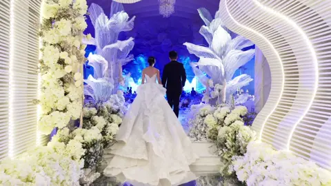 ✨With a fresher mood of modern elegance, we curated this design to perfectly suit the youthful charm and sophistication of our newlyweds. With seamless integration of traditional elements and graceful architectural details, what we have is a banquet that is transcendent and exudes utter romance.🤍 It’s a new experience of a harmonious blend of classics and modern design in this #gideonizd wedding.✨🤍✨🩶✨