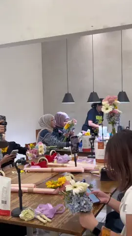 Fun workshop with @Sriju Florist 