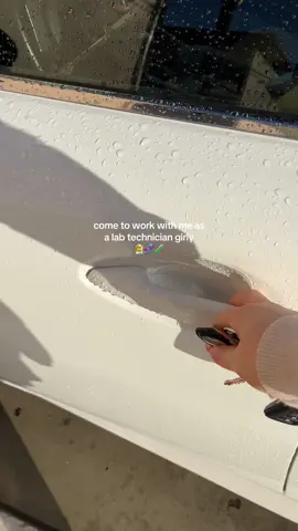 buenos dias amigas, the rain is finally over, come with me to work!  👩‍🔬🧬 #diaenmivida #dailyvlog #latinacontentcreator #dayinmylife 