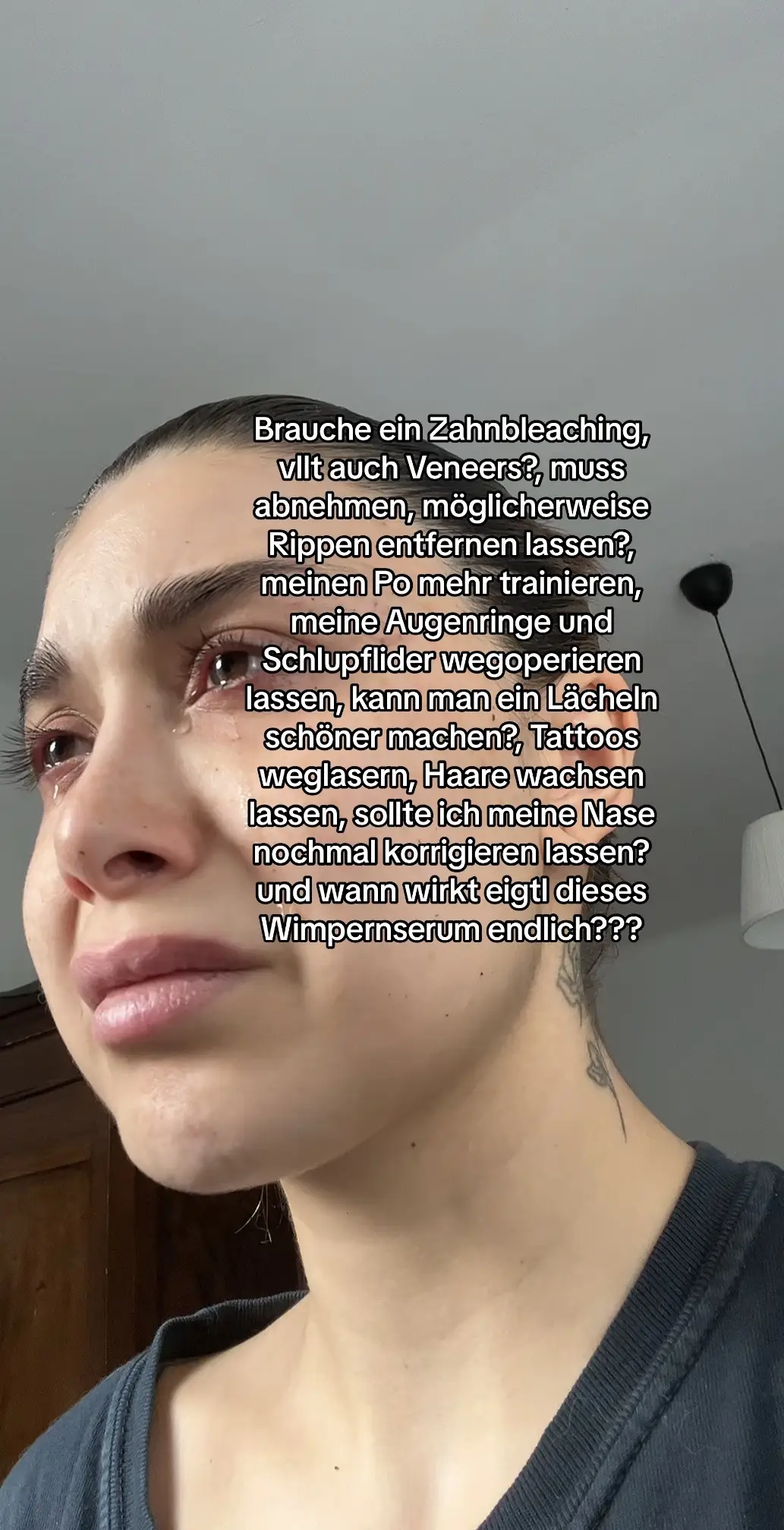 Es hört einfach nicht auf. Auch wenn ich mich bei vielem selbst aufhalte, aber die Gedanken sind einfch endlos, einfach eine Qual NICHTS an sich selbst schön zu finden. #komplexe #unsicherheiten #insecurities #fyp #mentalegesundheit 