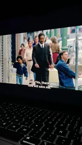 this scene brokes my hearts 💔 #thepursuitofhappyness #enbuscadelafelicidad #happyness #willsmith #jadensmith #god #netflix #movie #movieclips #movies #fyp #parati #viral #foryou #foryoupage #destacame #tiktok #movielover 