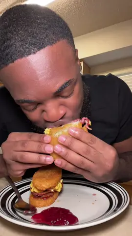 This was too pressure😭🔥🔥🔥  • • #mukbang #breakfast #eatwithme #Foodie #gmac #foryou #foryoupage #eating 