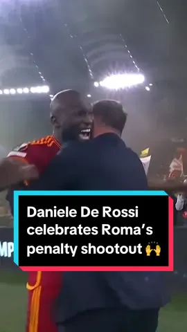 Daniele De Rossi was in his element after Roma’s penalty shootout win 🙌 #roma #uel #europaleague #derossi 