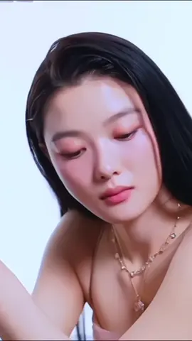 Stunningly gorgeous ❤️ #KimYooJung #Swarovski #Wkorea #foryou #fyp #Visuals 